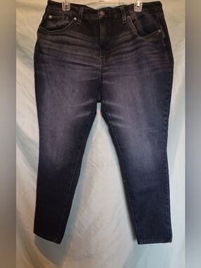 Time And Tru Women’s Black Fade Wash High Rise Curvy Skinny Stretch Denim Jeans